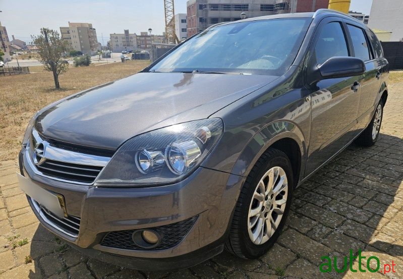 2008' Opel Astra Caravan photo #3
