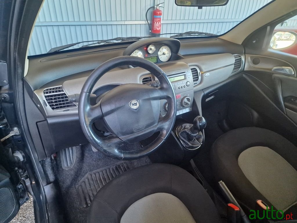 2004' Lancia Ypsilon photo #5