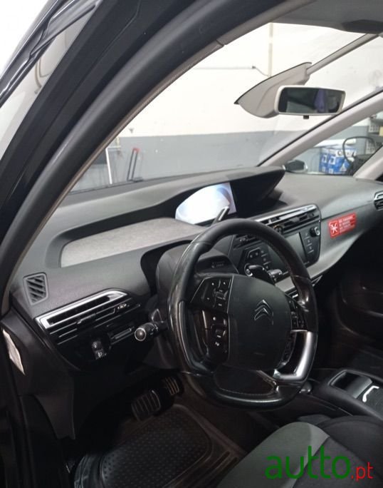2015' Citroen C4 Grand Picasso photo #2