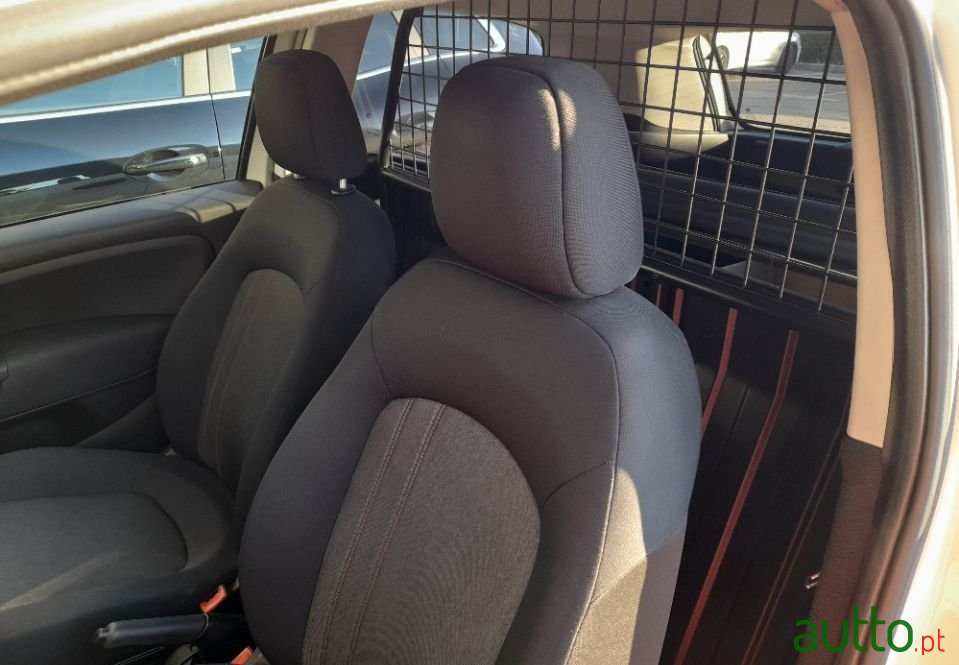 2014' Fiat Punto photo #5