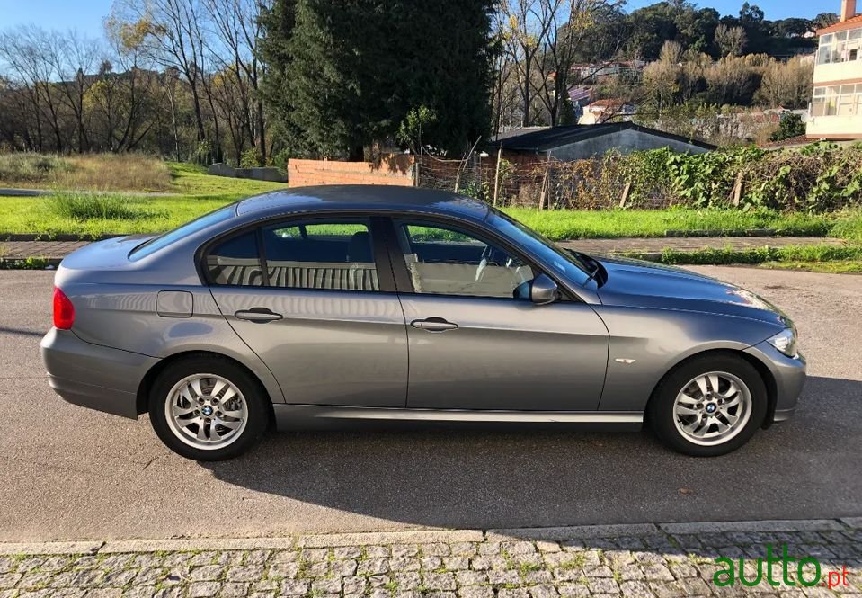 2010' BMW 318 photo #2