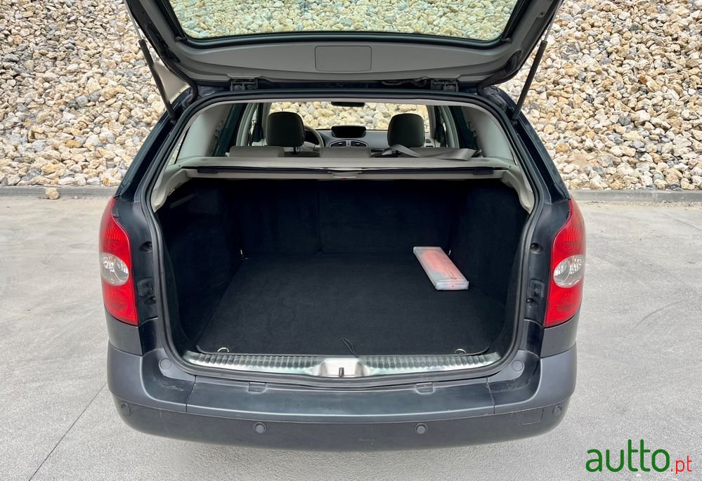 2005' Renault Laguna Break photo #5