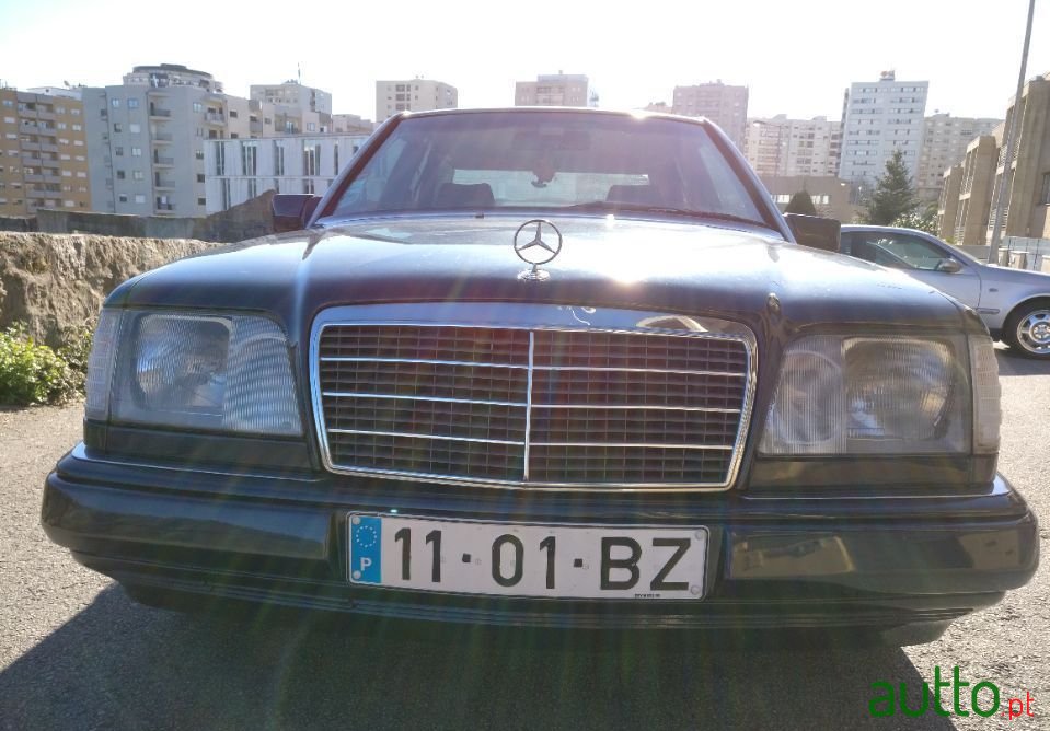 1993' Mercedes-Benz 200 Ver-D photo #3