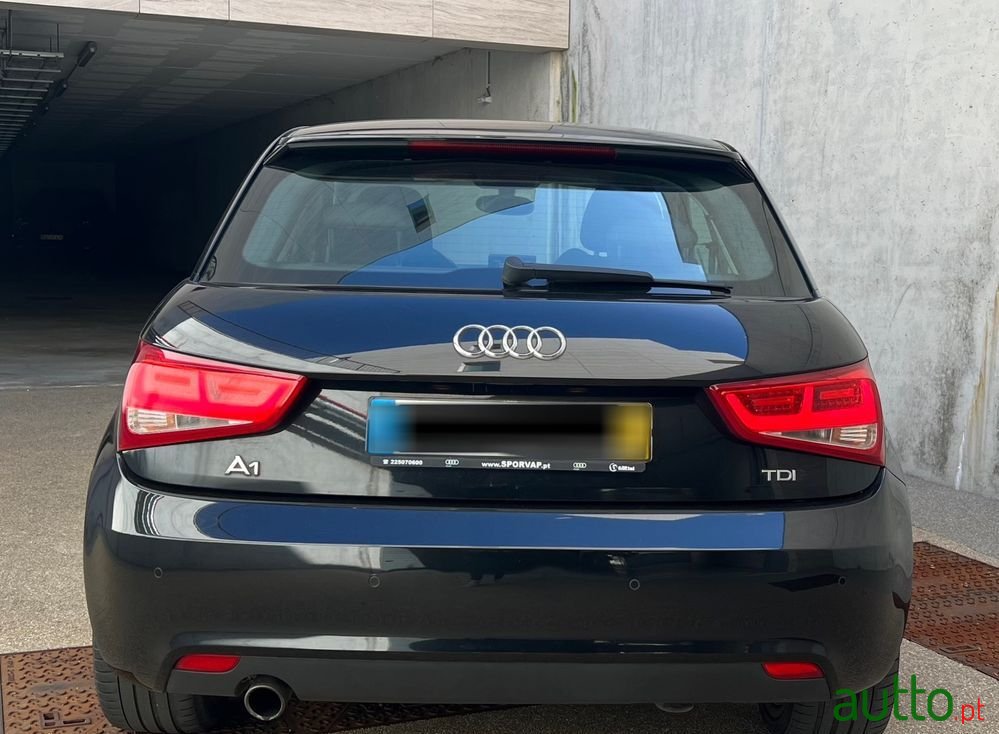 2011' Audi A1 1.6 Tdi Sport photo #4