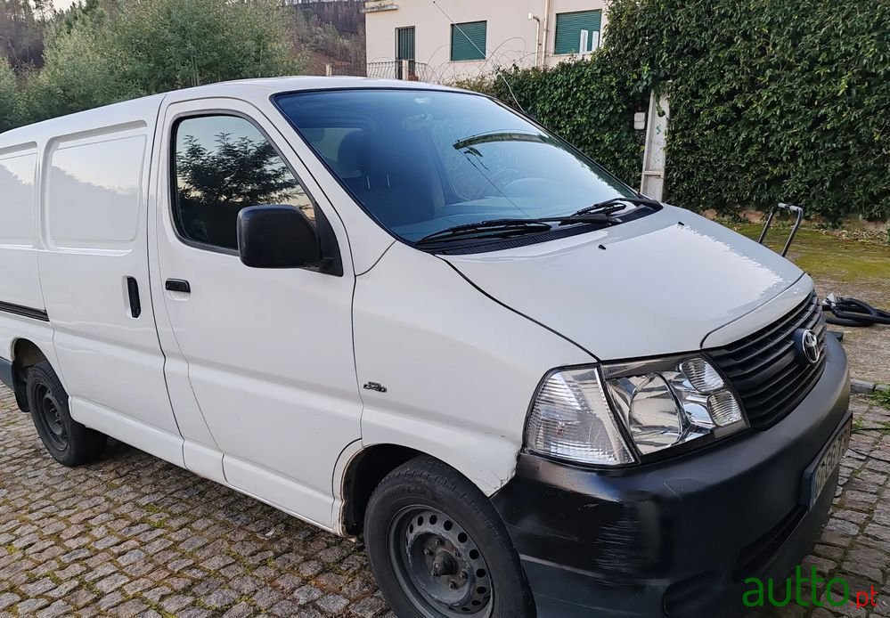 2008' Toyota HiAce photo #3