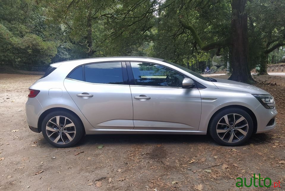 2016' Renault Megane photo #2