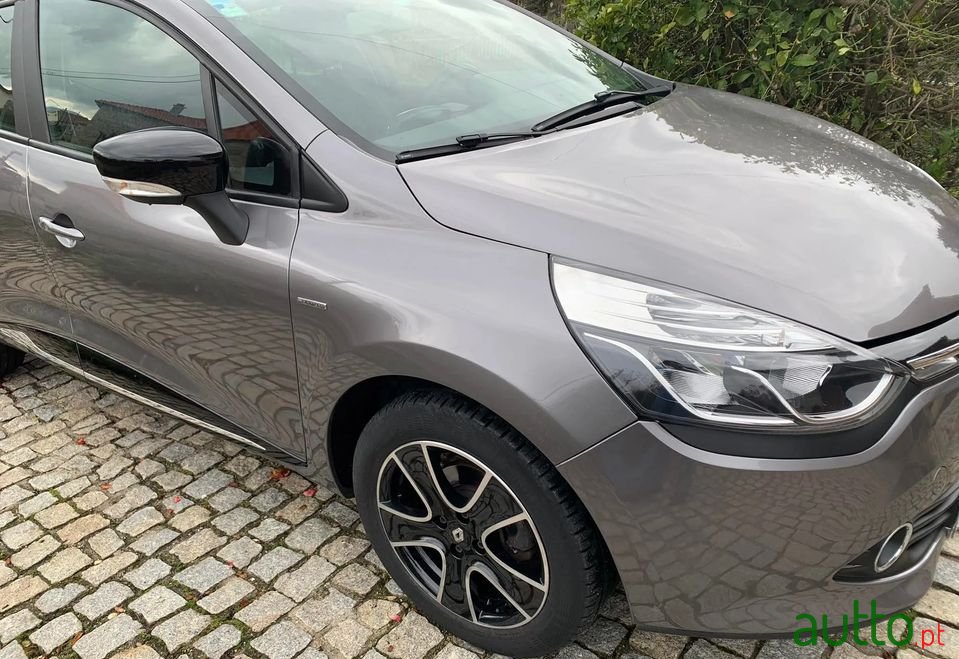 2013' Renault Clio Sport Tourer photo #3