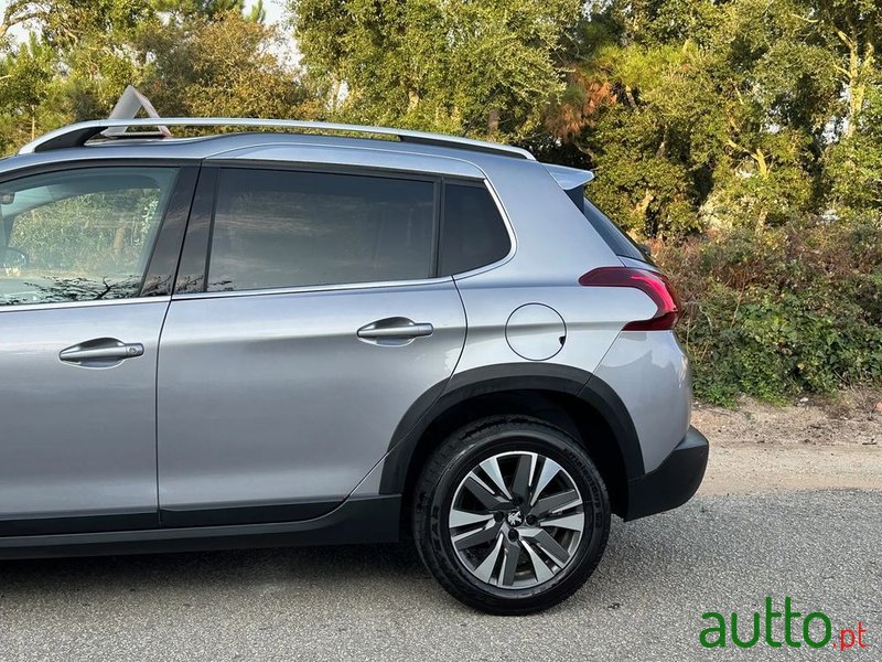 2019' Peugeot 2008 photo #3