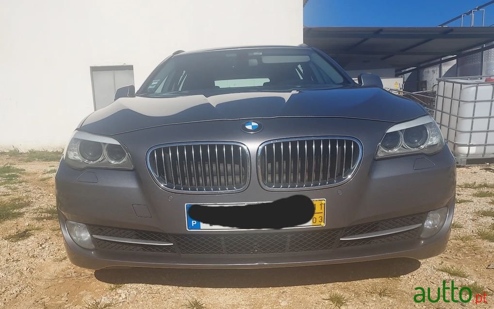 2011' BMW 520 photo #3