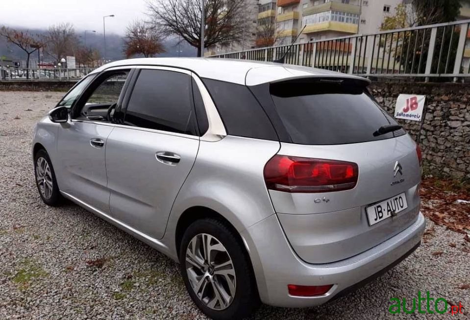 2013' Citroen C4 Picasso photo #3