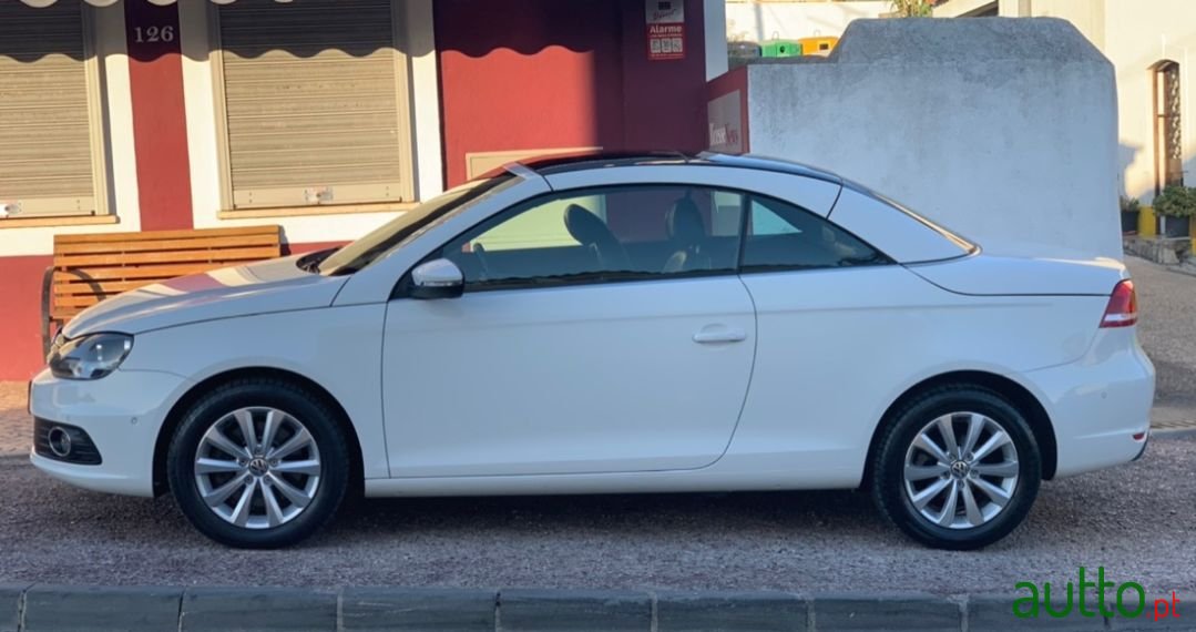 2011' Volkswagen Eos photo #4