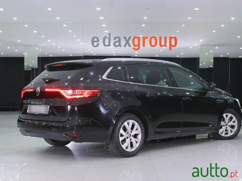 2020' Renault Megane Sport Tourer photo #3