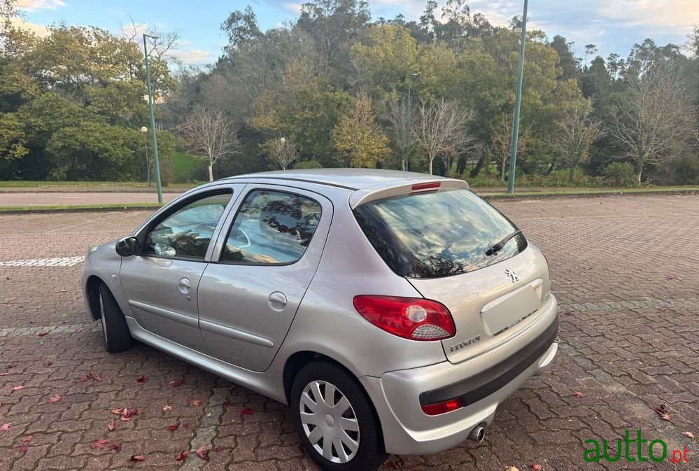 2011' Peugeot 206+ 1.1 Urban photo #6