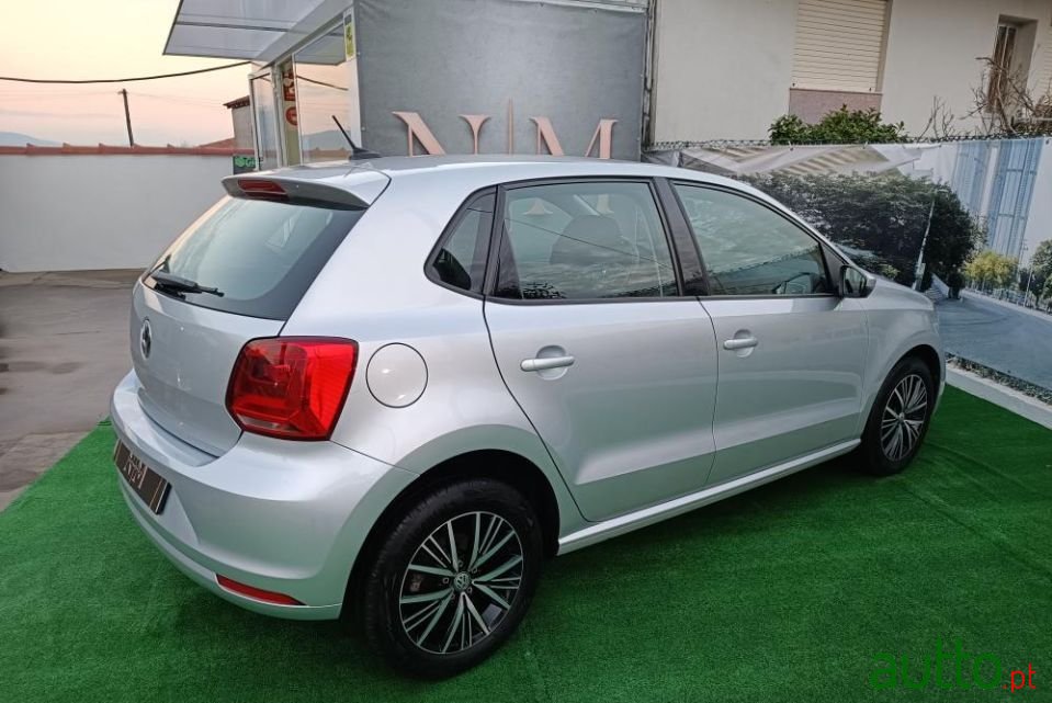 2014' Volkswagen Polo photo #6