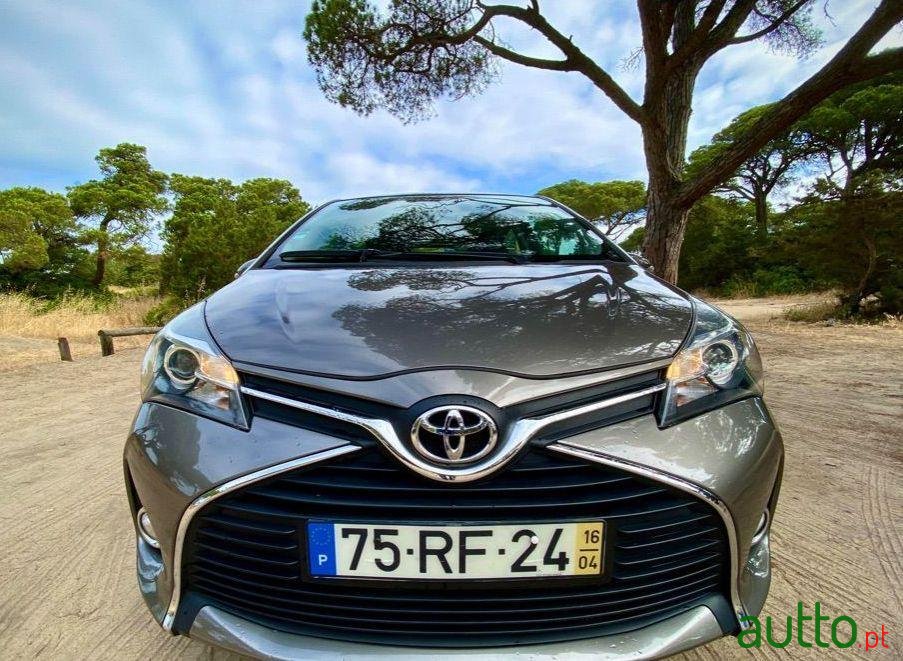 2016' Toyota Yaris photo #2