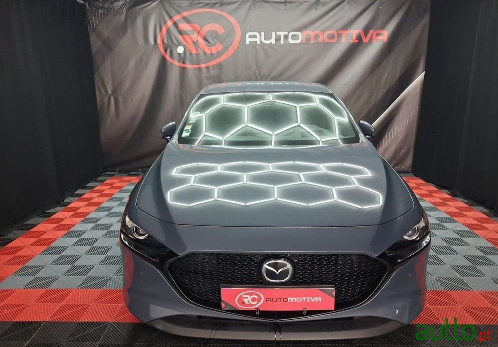 2019' Mazda 3 Hatchback photo #2