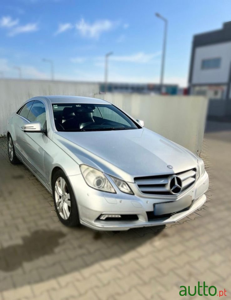 2012' Mercedes-Benz E 250 photo #1