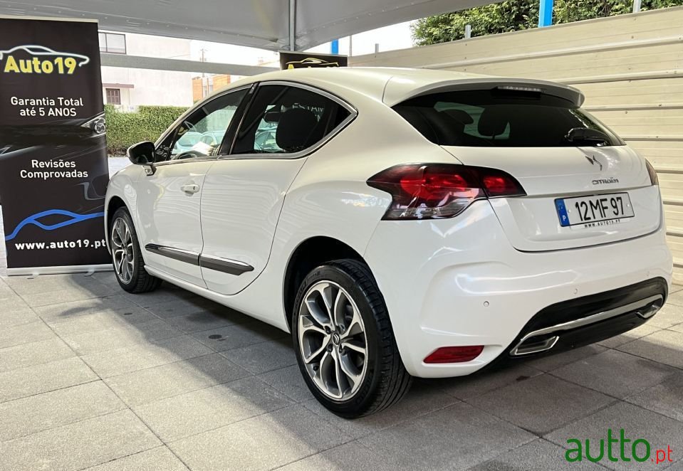 2011' Citroen DS4 photo #4