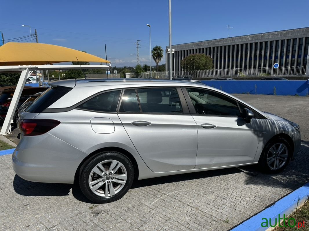 2018' Opel Astra Sports Tourer photo #6