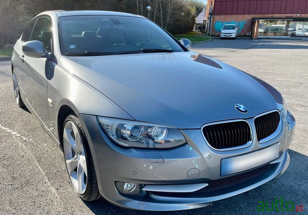 2011' BMW 320 D Xdrive Coupe photo #5