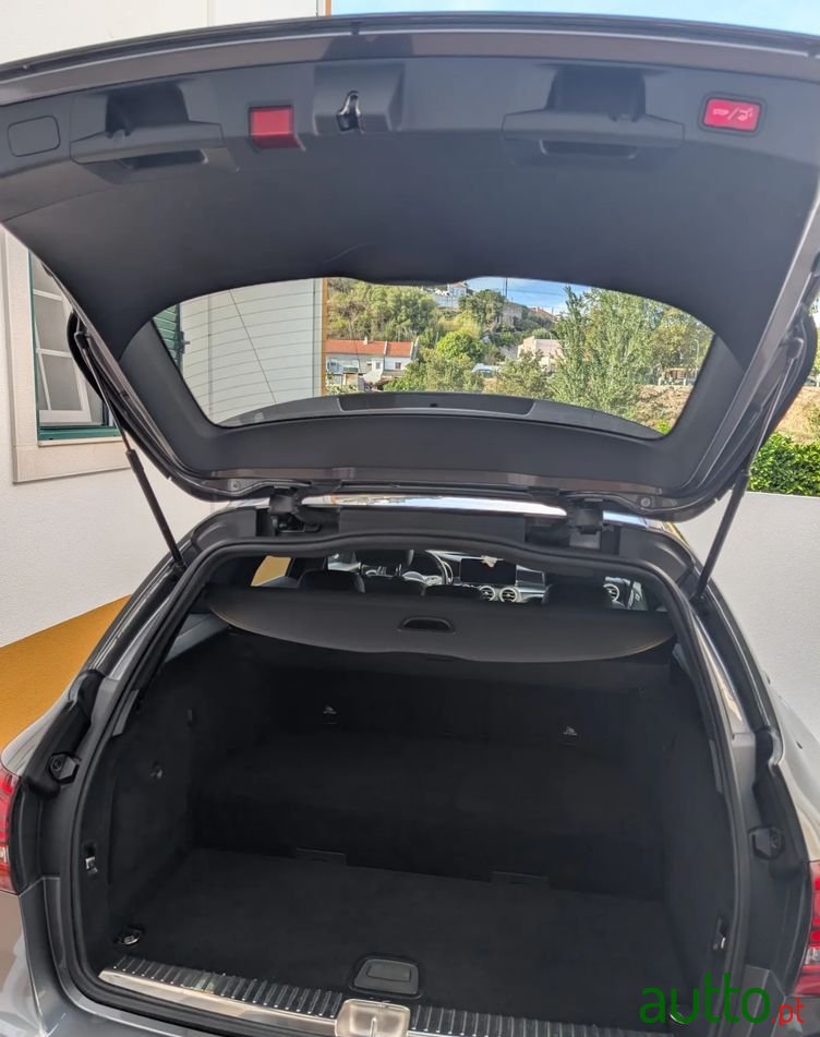 2020' Mercedes-Benz Classe C photo #6