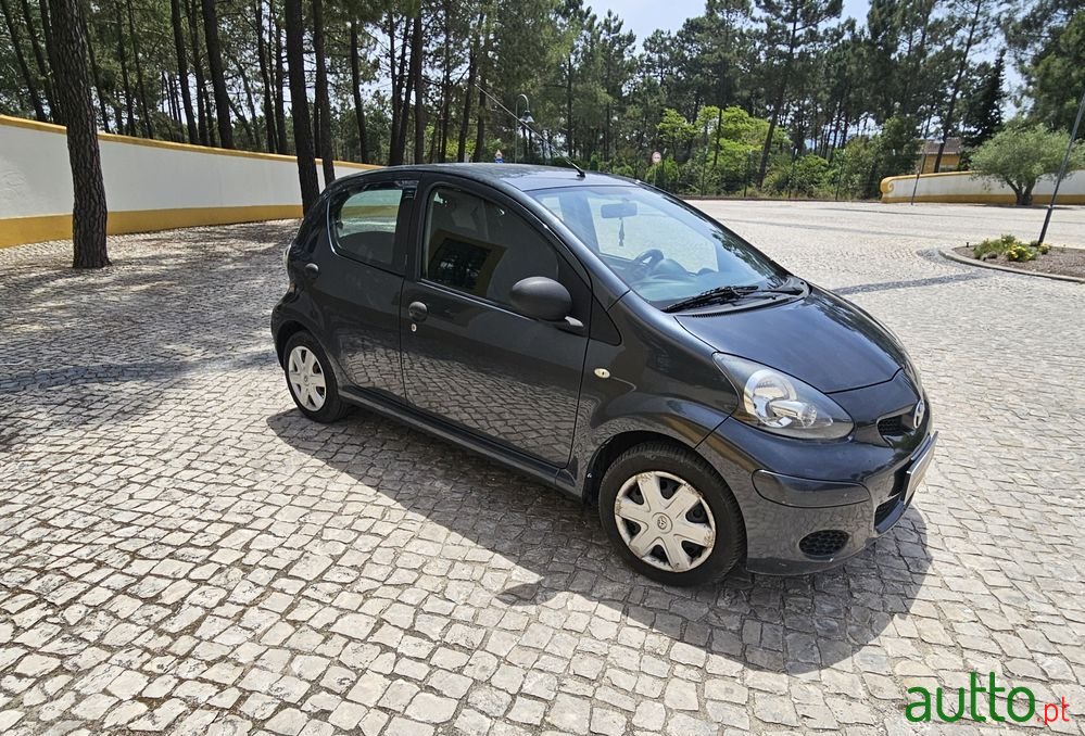 2010' Toyota Aygo 1.0 + Ac photo #3