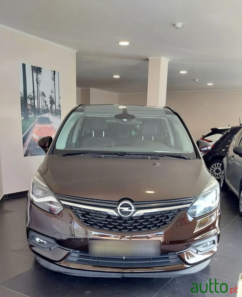 2017' Opel Zafira photo #2