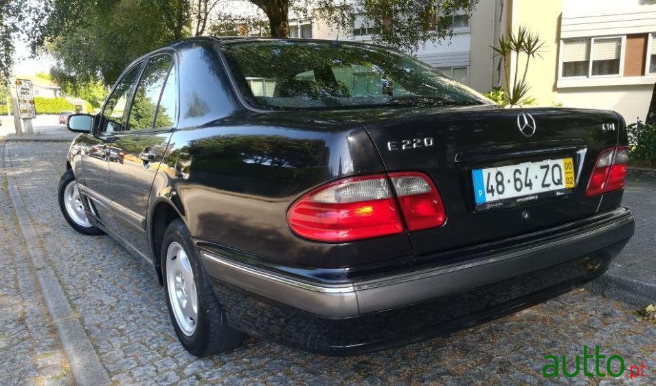 2000' Mercedes-Benz E-220 Cdi Elegance photo #2