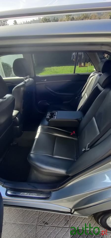 2007' Toyota Avensis Sw photo #4