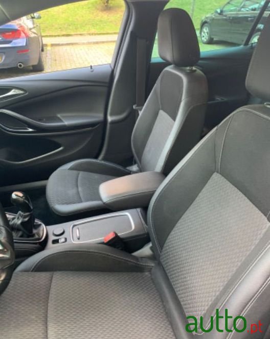 2016' Opel Astra photo #3