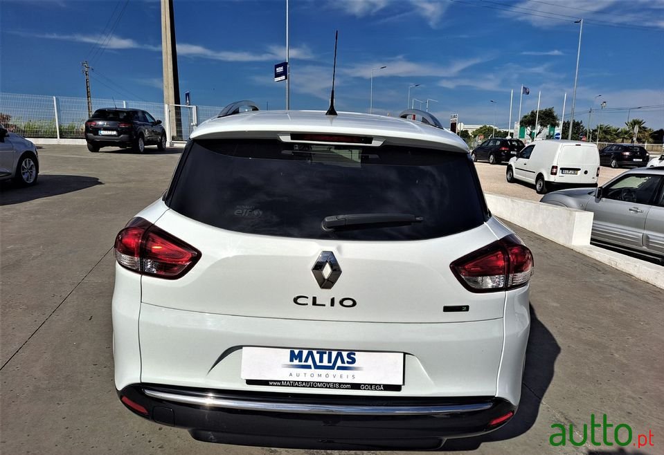 2017' Renault Clio Sport Tourer photo #4