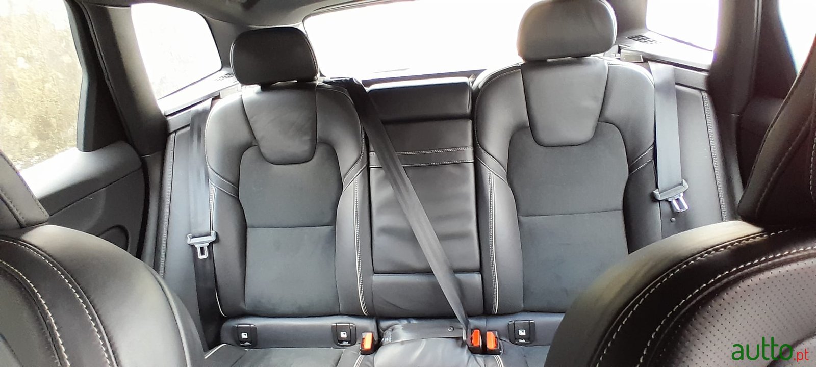 2019' Volvo XC60 photo #7