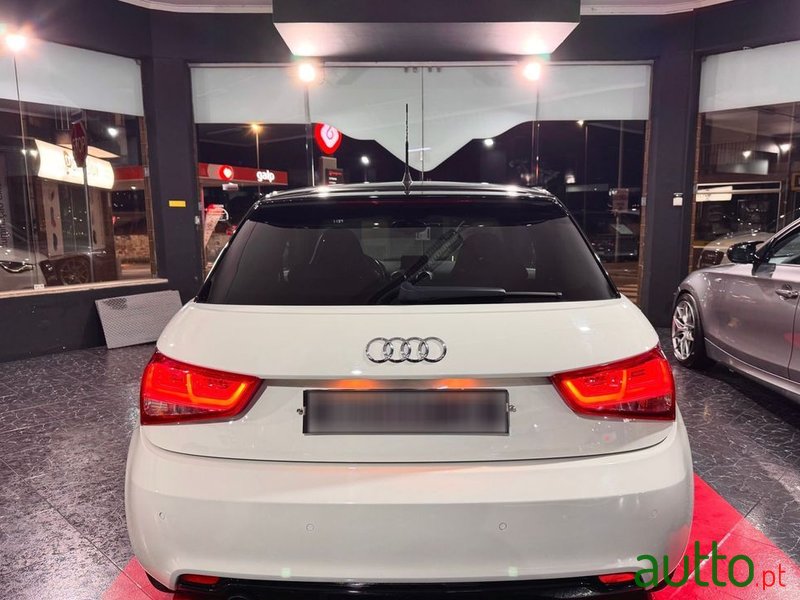 2011' Audi A1 1.6 Tdi S-Line photo #5