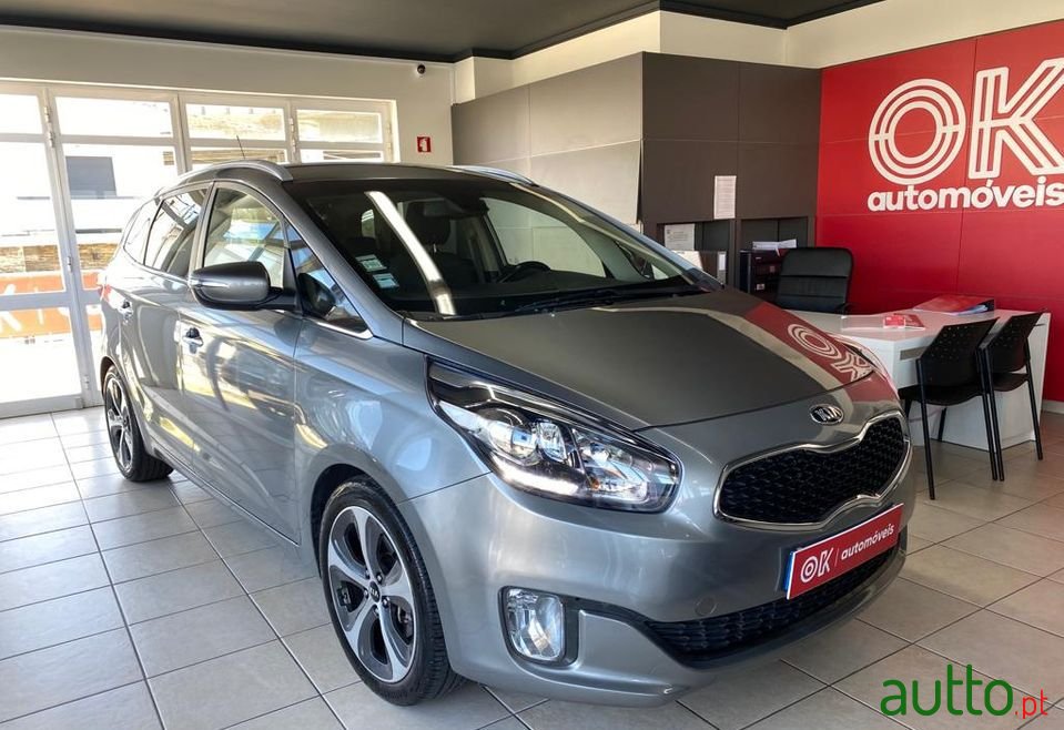 2015' Kia Carens photo #5