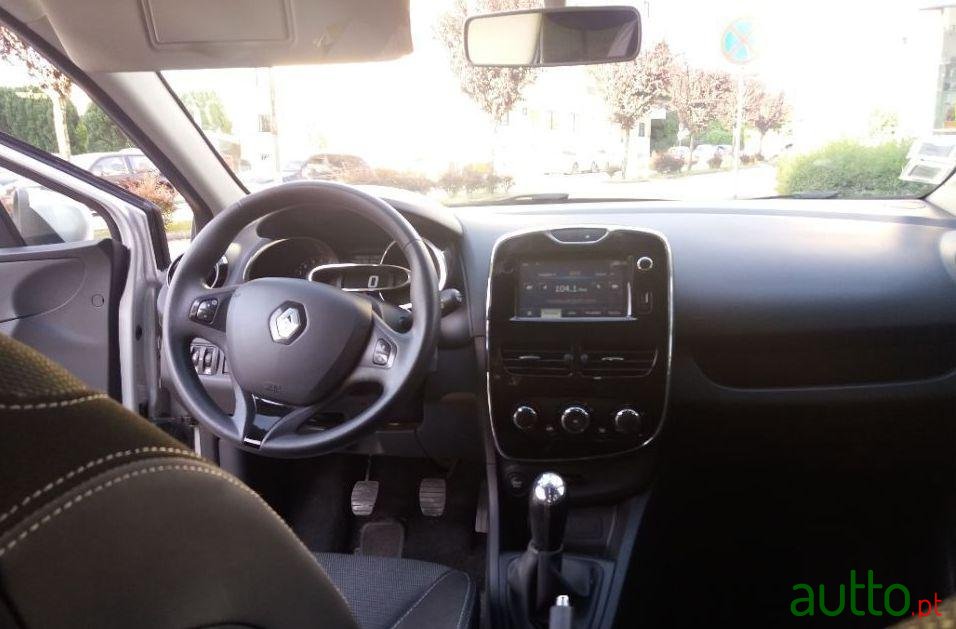 2013' Renault Clio photo #2