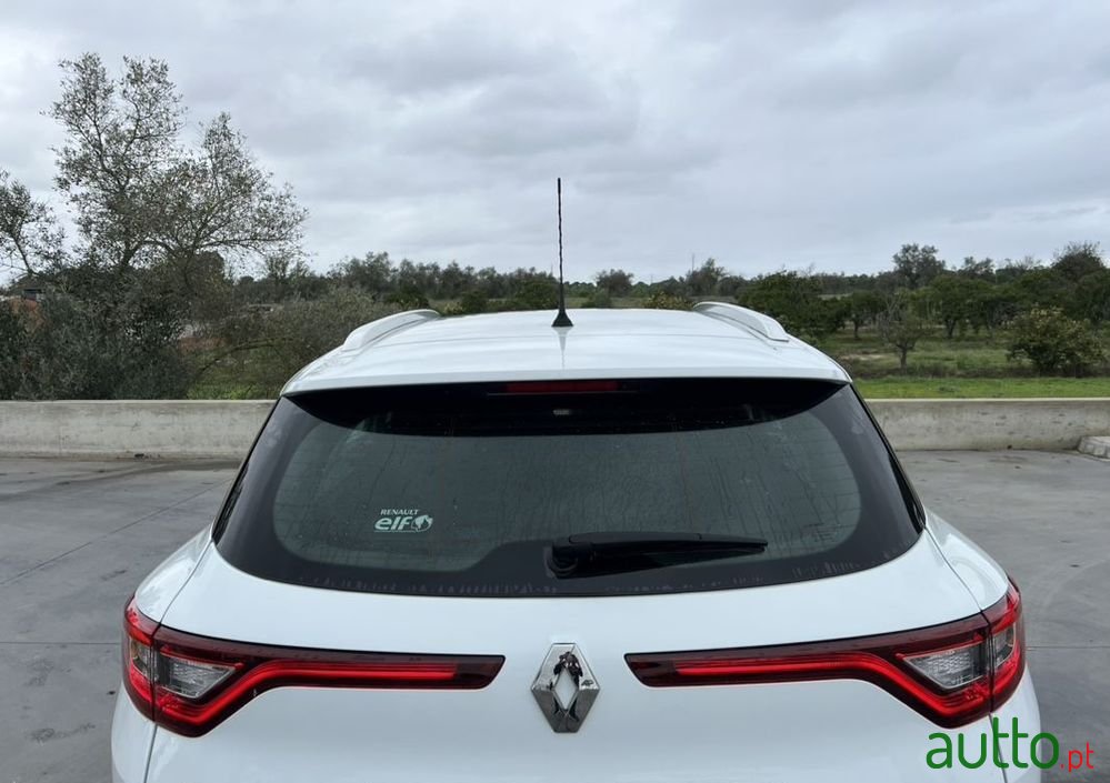 2019' Renault Megane photo #5