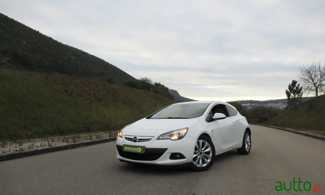 2012' Opel Astra Gtc photo #3