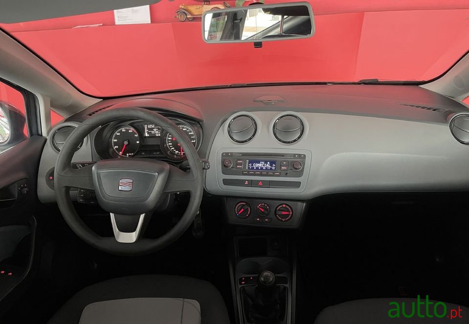 2013' SEAT Ibiza photo #5