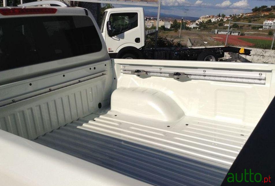 2019' Nissan Navara photo #3