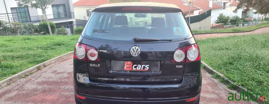 2005' Volkswagen Golf photo #5