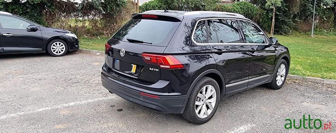 2016' Volkswagen Tiguan photo #4