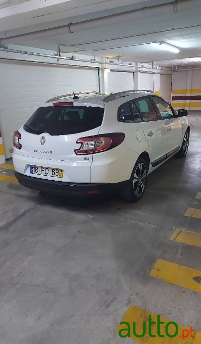 2011' Renault Megane Sport Tourer photo #3