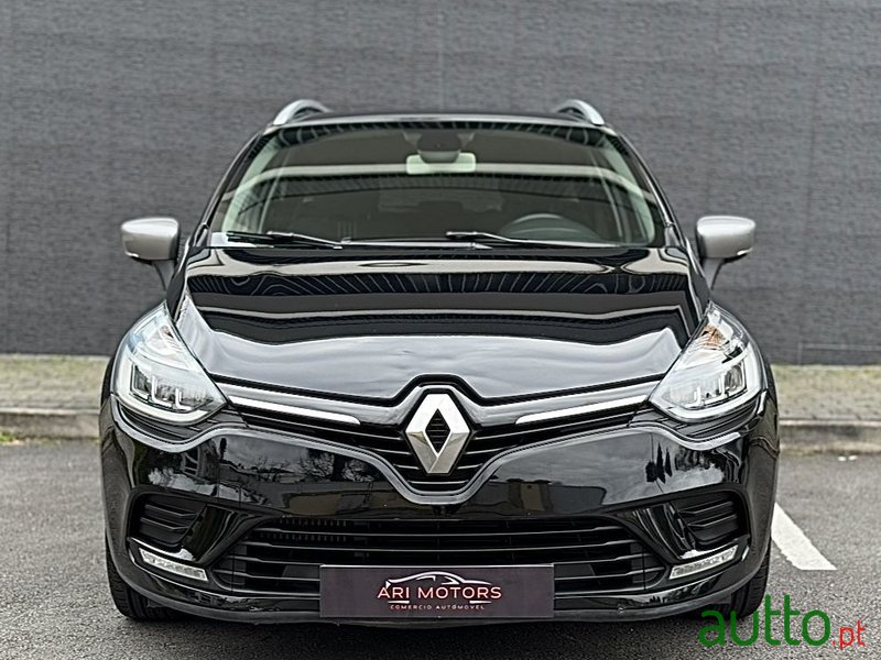 2016' Renault Clio Sport Tourer photo #2