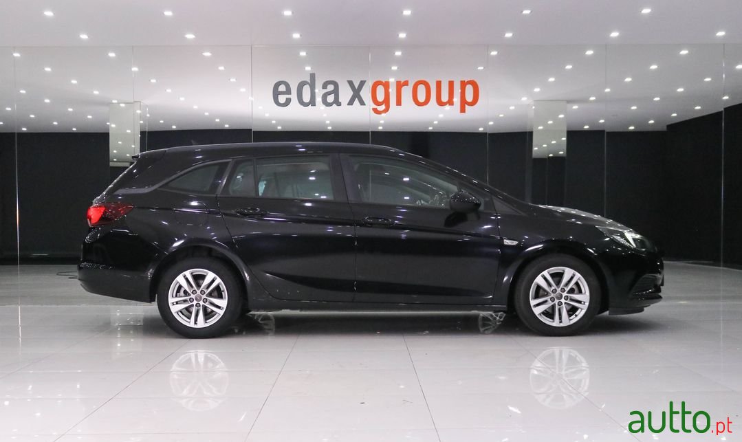 2017' Opel Astra Sports Tourer photo #2