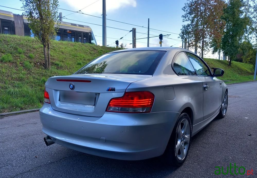 2010' BMW Série 1 D Dpf Edition Sport photo #5