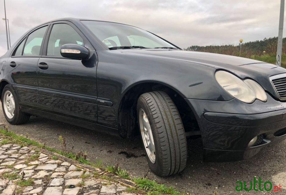 2000' Mercedes-Benz C-220 photo #2