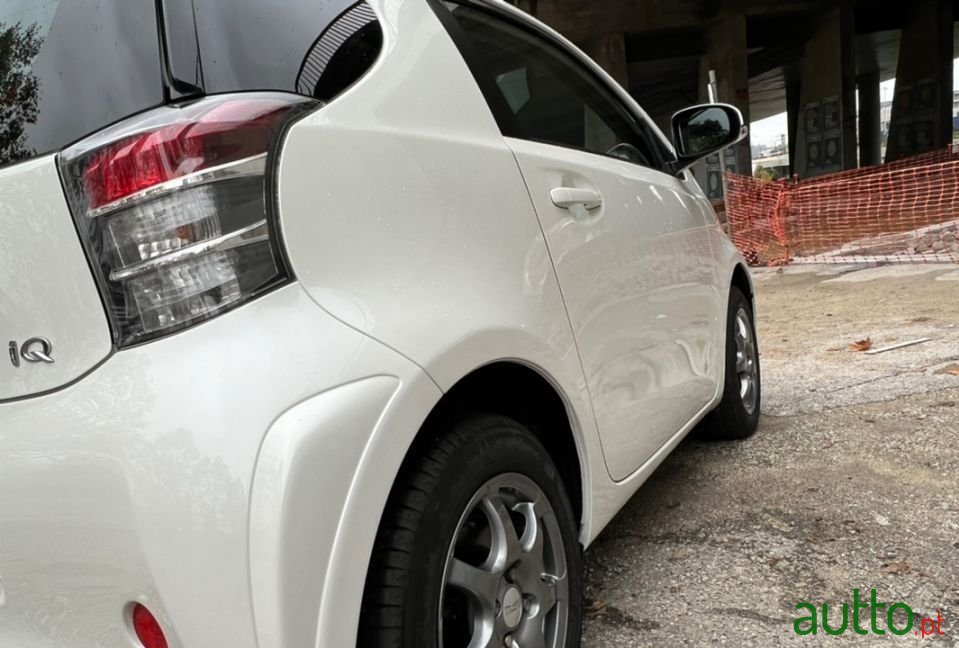 2010' Toyota iQ photo #4