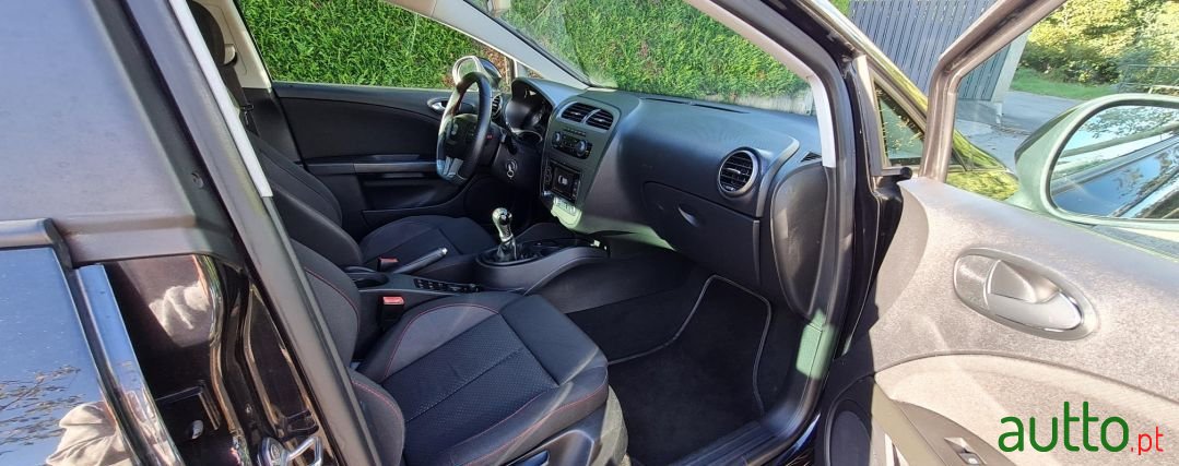 2009' SEAT Leon photo #6