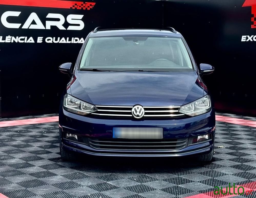 2019' Volkswagen Touran photo #5