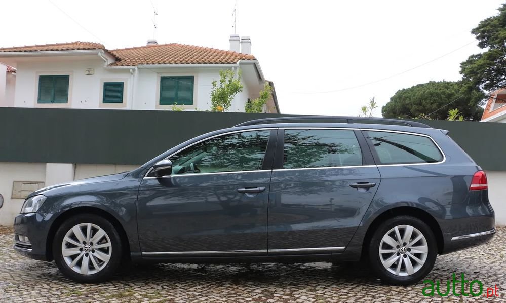 2011' Volkswagen Passat Variant photo #4